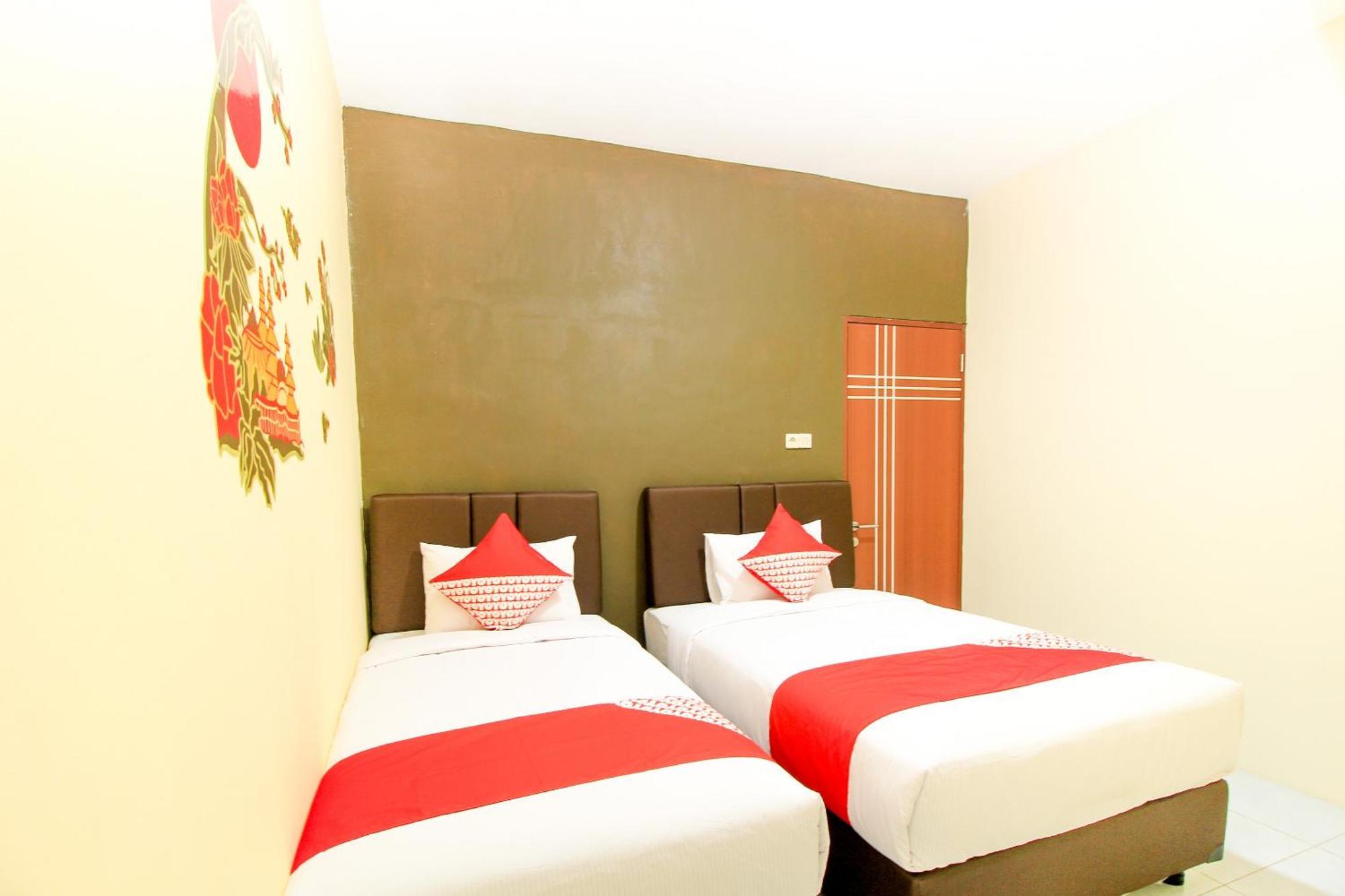 Super Oyo Capital O 217 A1 Hotel Сурабая Экстерьер фото