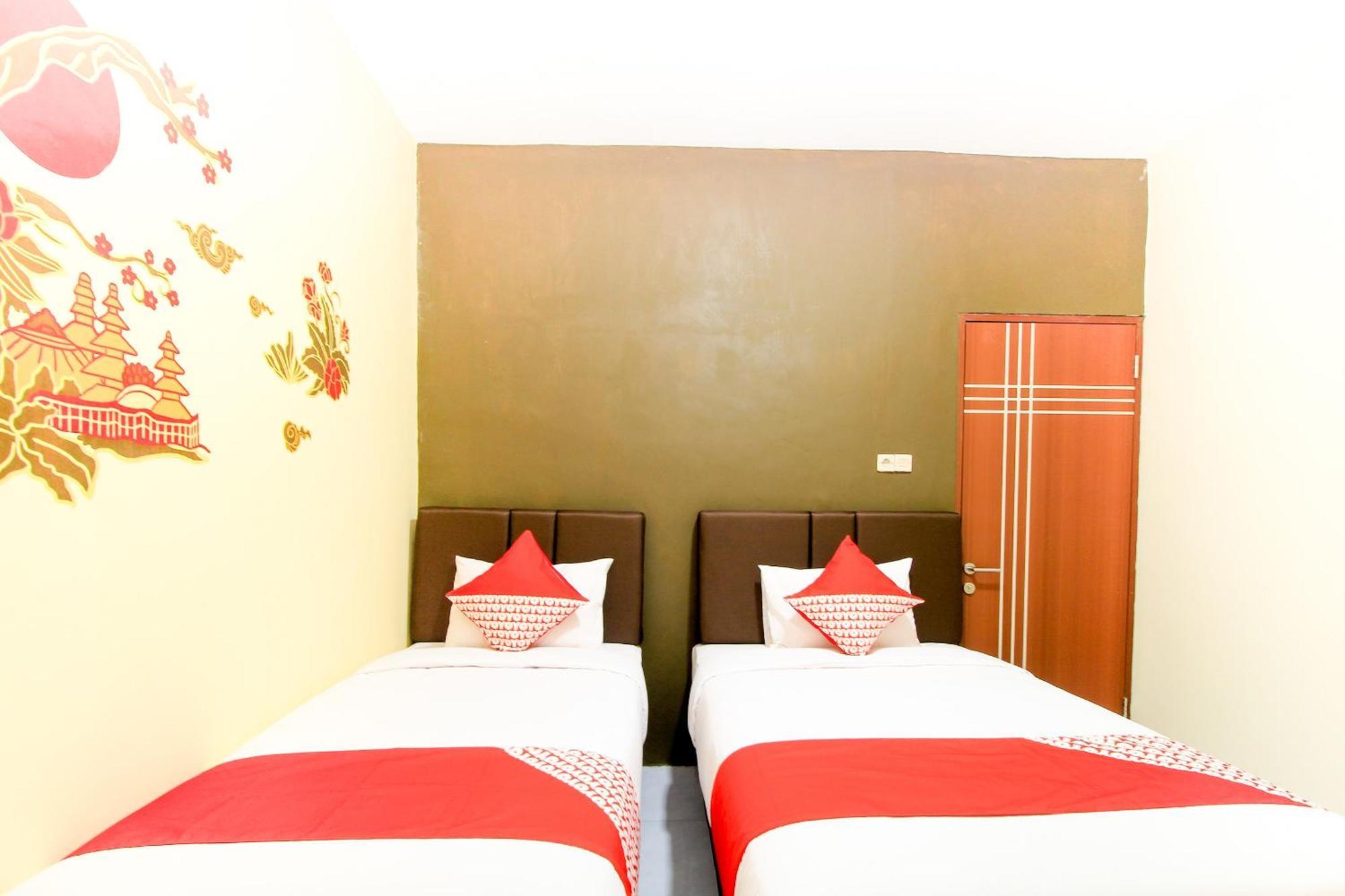 Super Oyo Capital O 217 A1 Hotel Сурабая Экстерьер фото