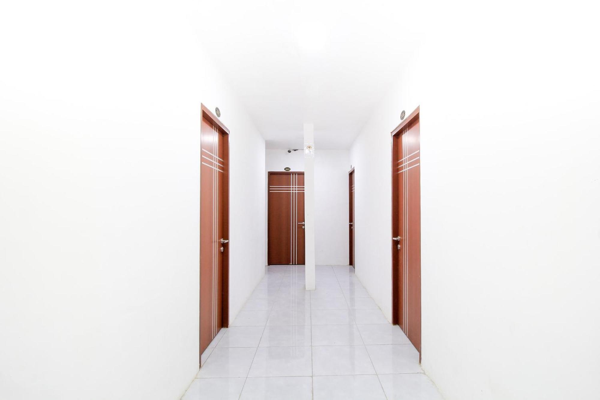 Super Oyo Capital O 217 A1 Hotel Сурабая Экстерьер фото