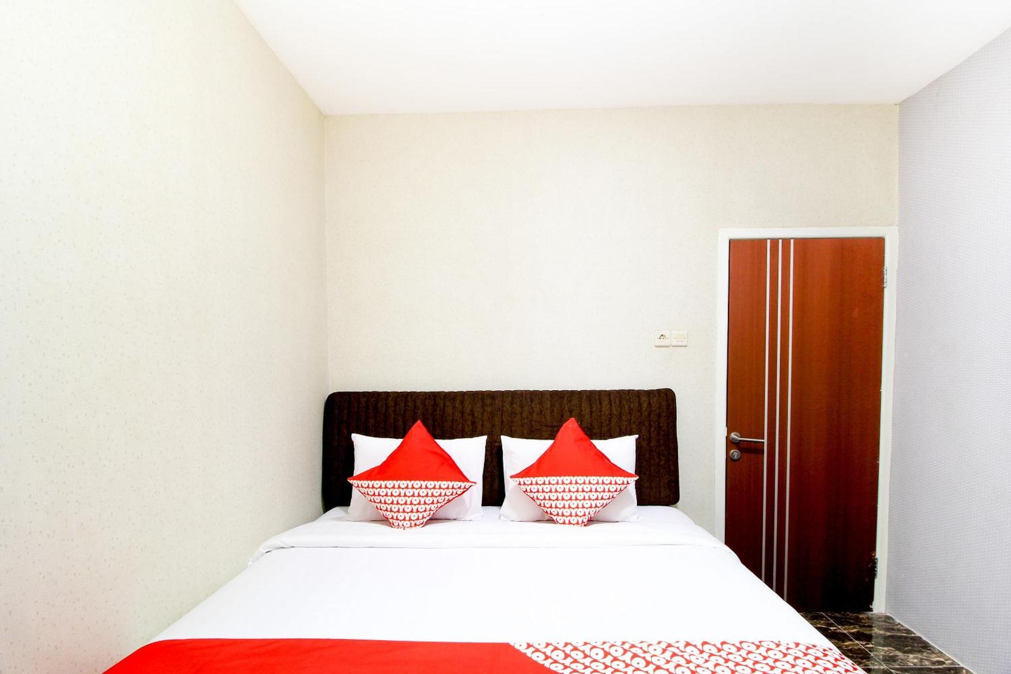 Super Oyo Capital O 217 A1 Hotel Сурабая Экстерьер фото